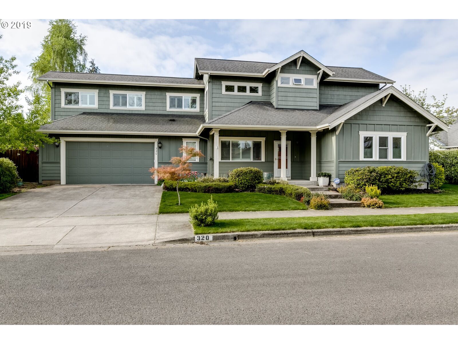 Property Photo:  320 Exeter Ave  OR 97404 