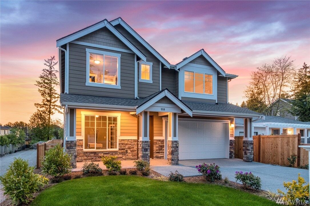 Property Photo:  559 Hoquiam Ave NE  WA 98059 