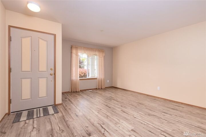 Property Photo:  1842 Fisher St  WA 98327 