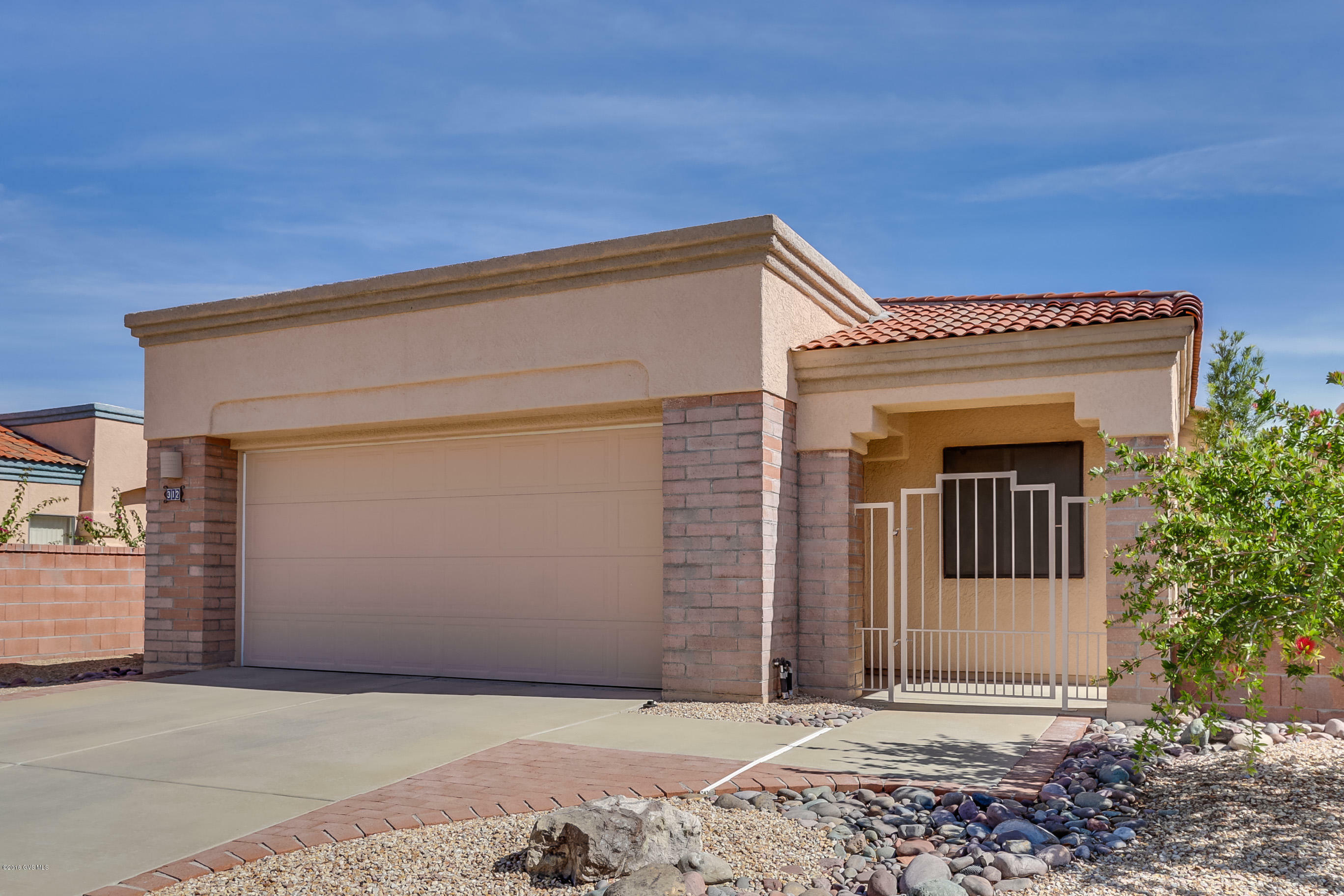 Property Photo:  312 N Royal Bell Drive  AZ 85614 