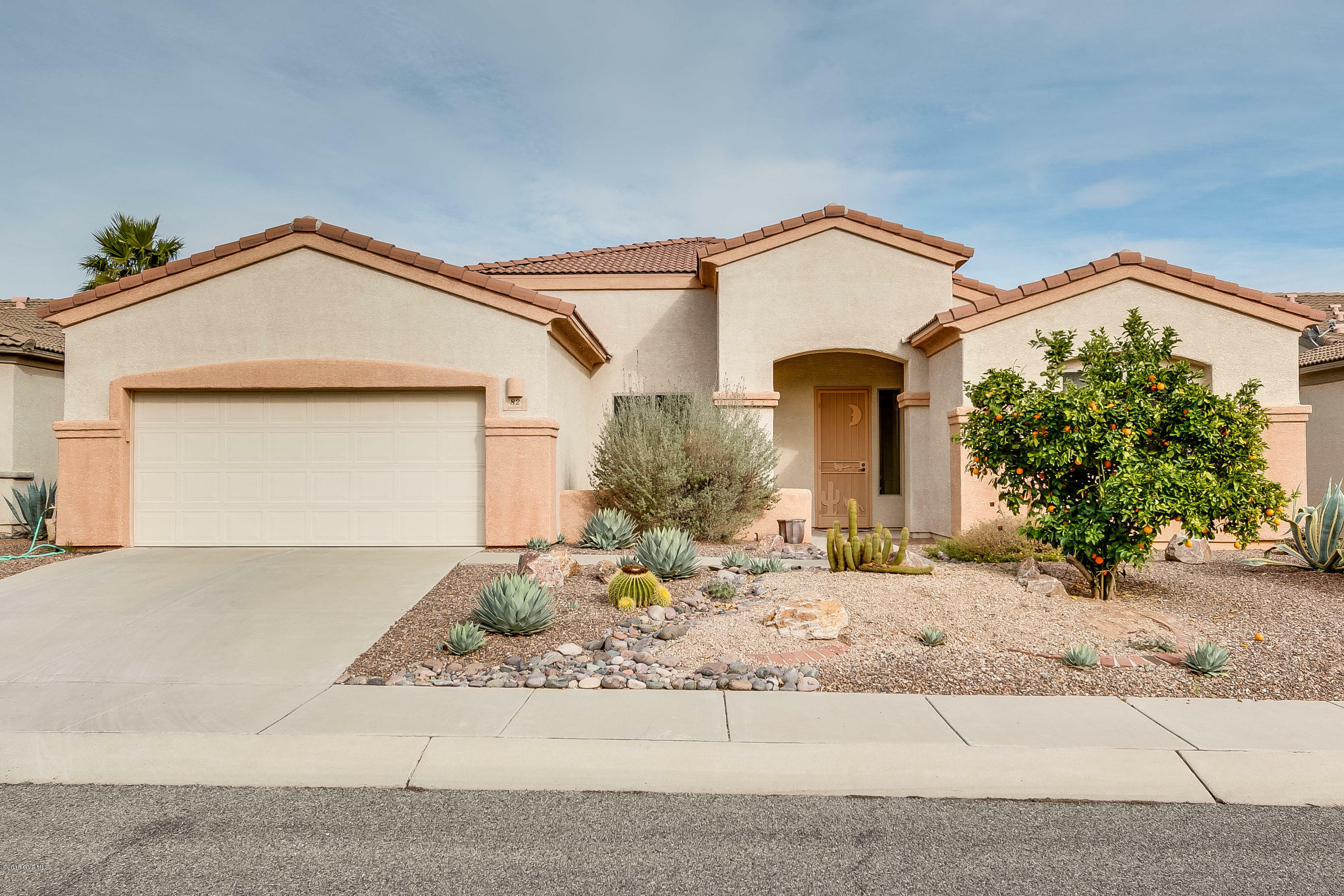 Property Photo:  82 N Va Del Clavelito  AZ 85614 