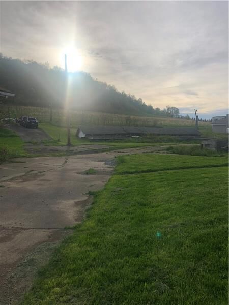 Property Photo: 332 Breakiron Rd PA 15425