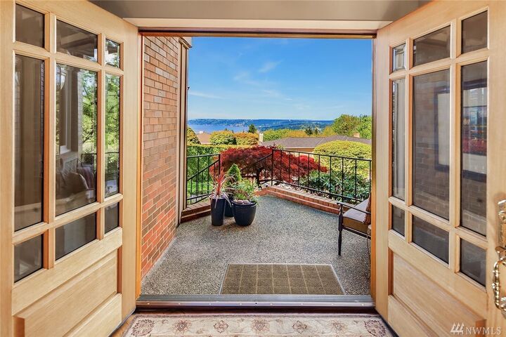 Property Photo:  4461 170th Ave SE  WA 98006 