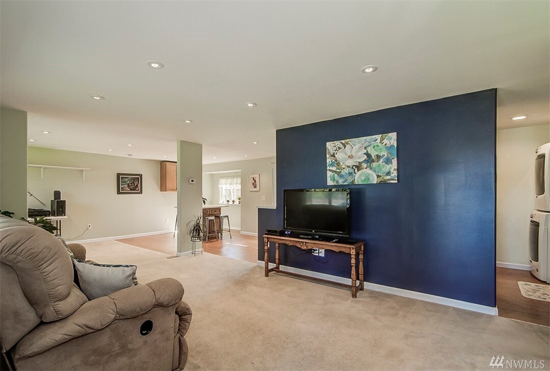 Property Photo: 30628 2nd Ave SW WA 98023