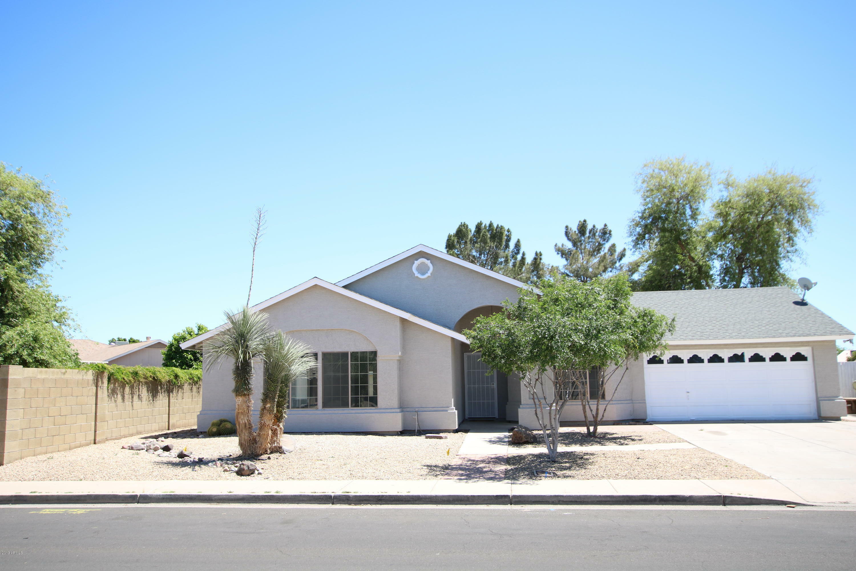 Property Photo:  6233 N 88th Lane  AZ 85305 