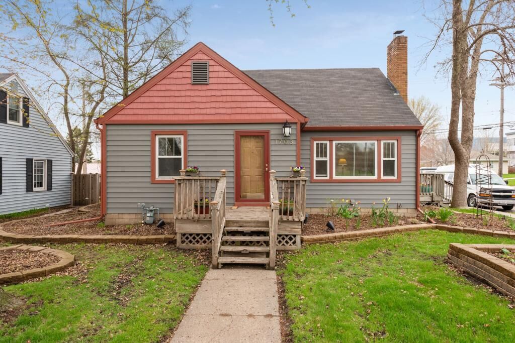 Property Photo:  1703 Montreal Avenue  MN 55116 