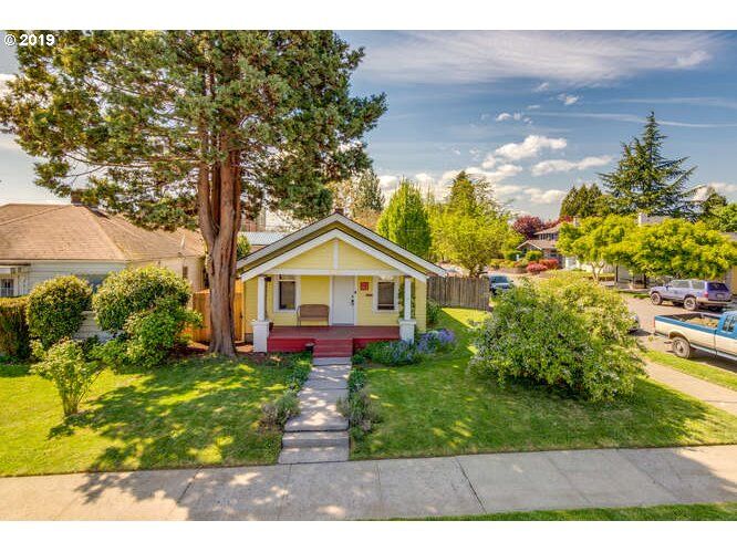 Property Photo:  2020 C St  WA 98663 