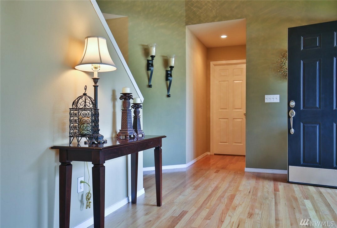 Property Photo:  1906 Shelton Ct NE  WA 98056 