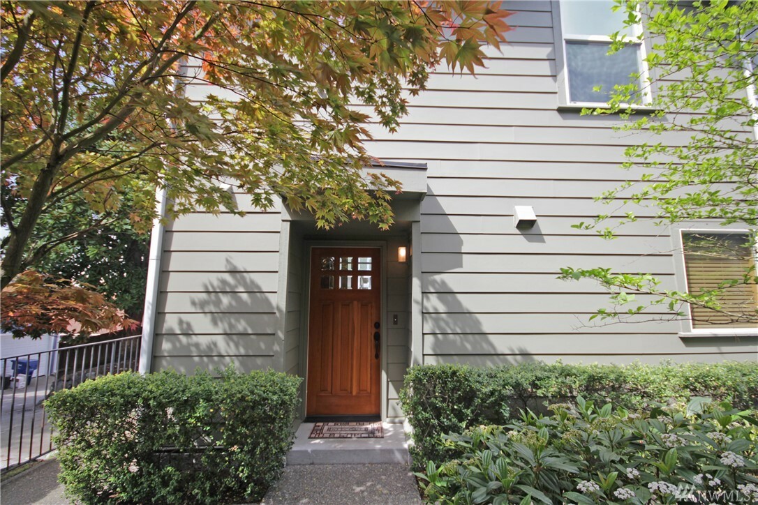 Property Photo:  1813 S King St  WA 98144 