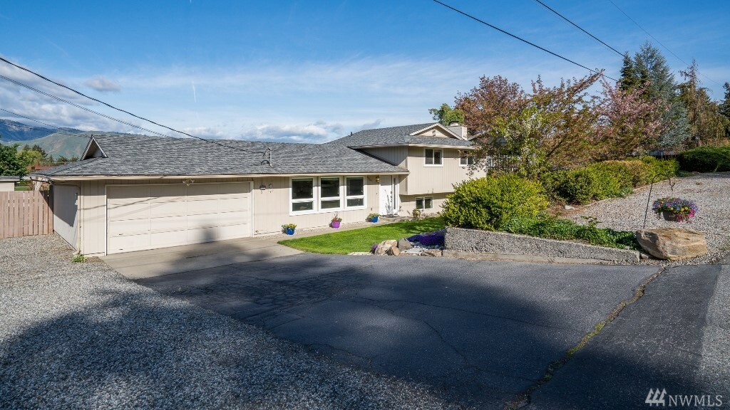 Property Photo: 1354 Terrace Ct WA 98802