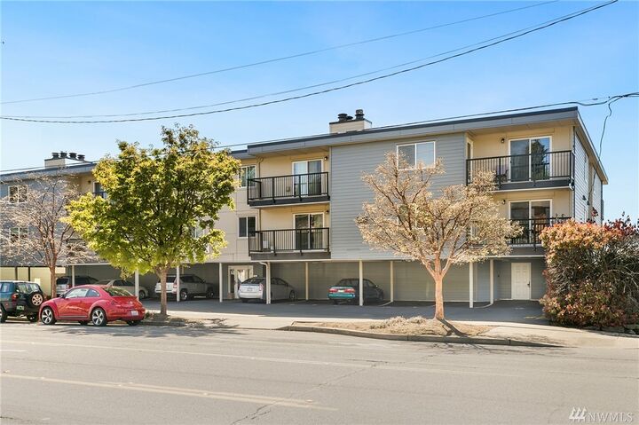 9255 Greenwood Avenue N 28  Seattle WA 98103 photo