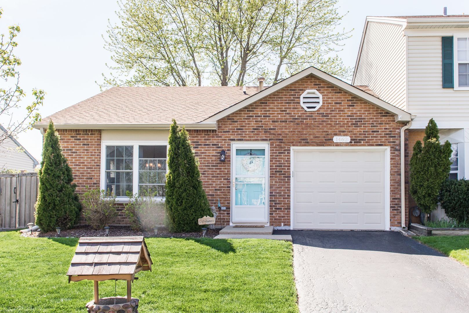 Property Photo: 1462 Oxford Street IL 60188