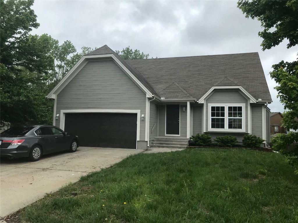 Property Photo: 1316 S Osage Village Court MO 64057