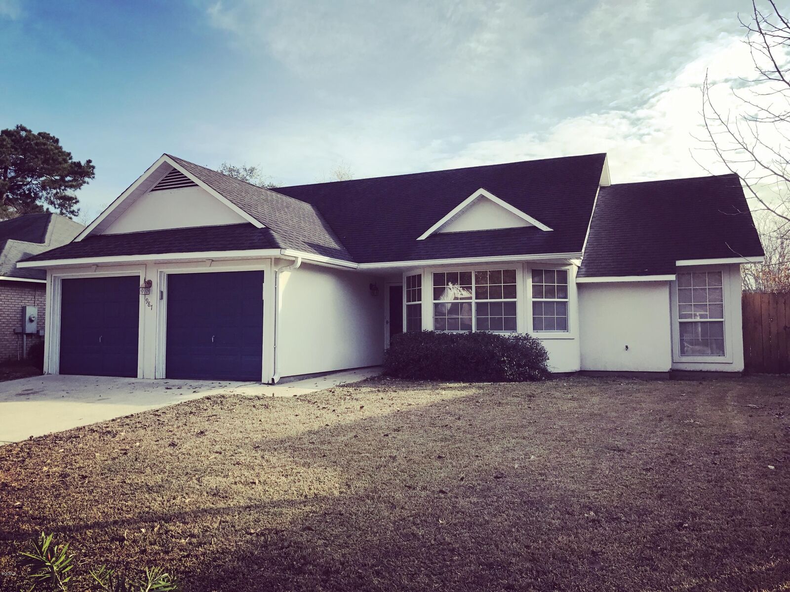 Property Photo:  987 Bluff  MS 39532 