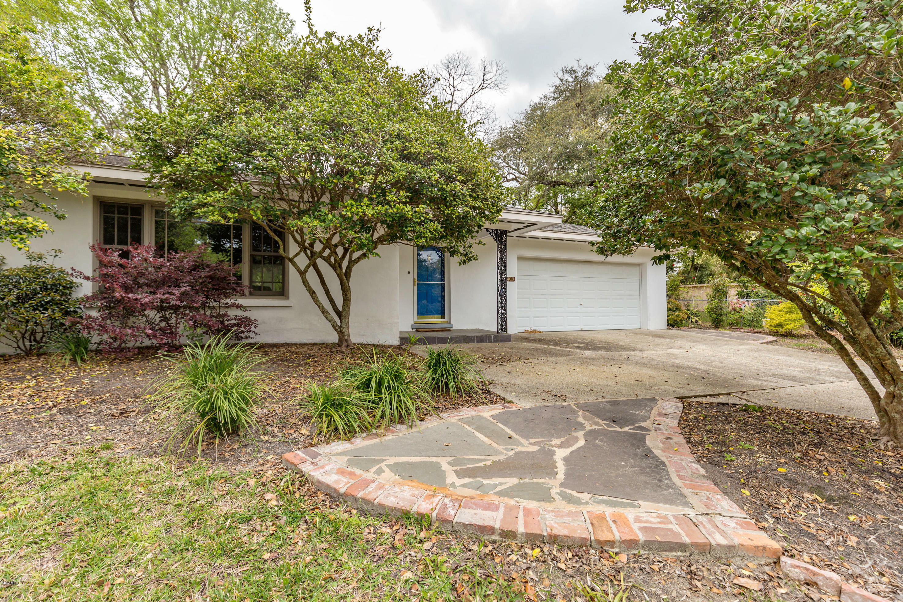 Property Photo:  409 Ruskin Avenue  MS 39564 