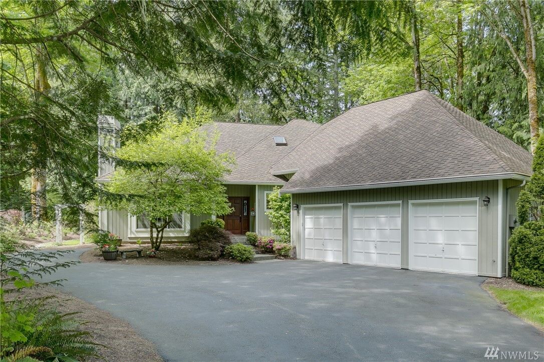 Property Photo:  5327  240th Avenue NE  WA 98053 