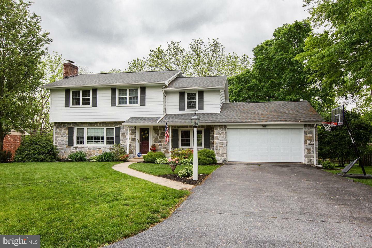 Property Photo:  2018 Northbrook Drive  PA 17601 