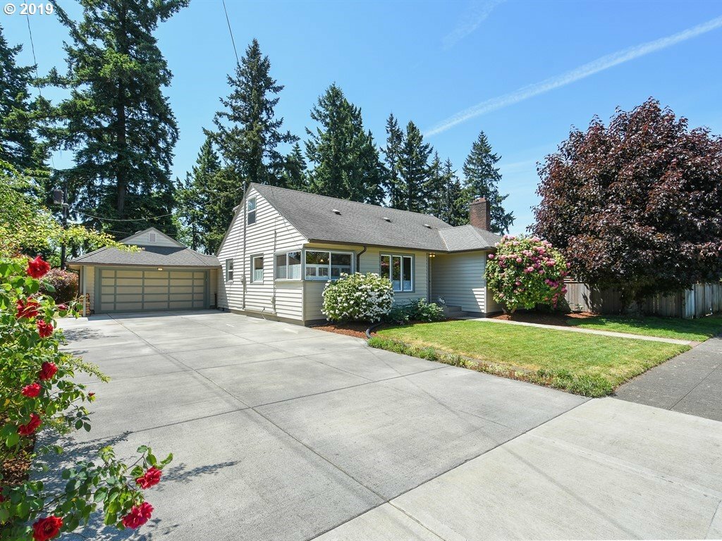 Property Photo:  413 W 39th St  WA 98660 