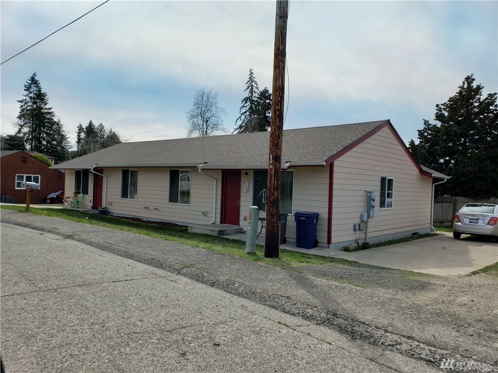 Property Photo: 423 Willow St WA 98310