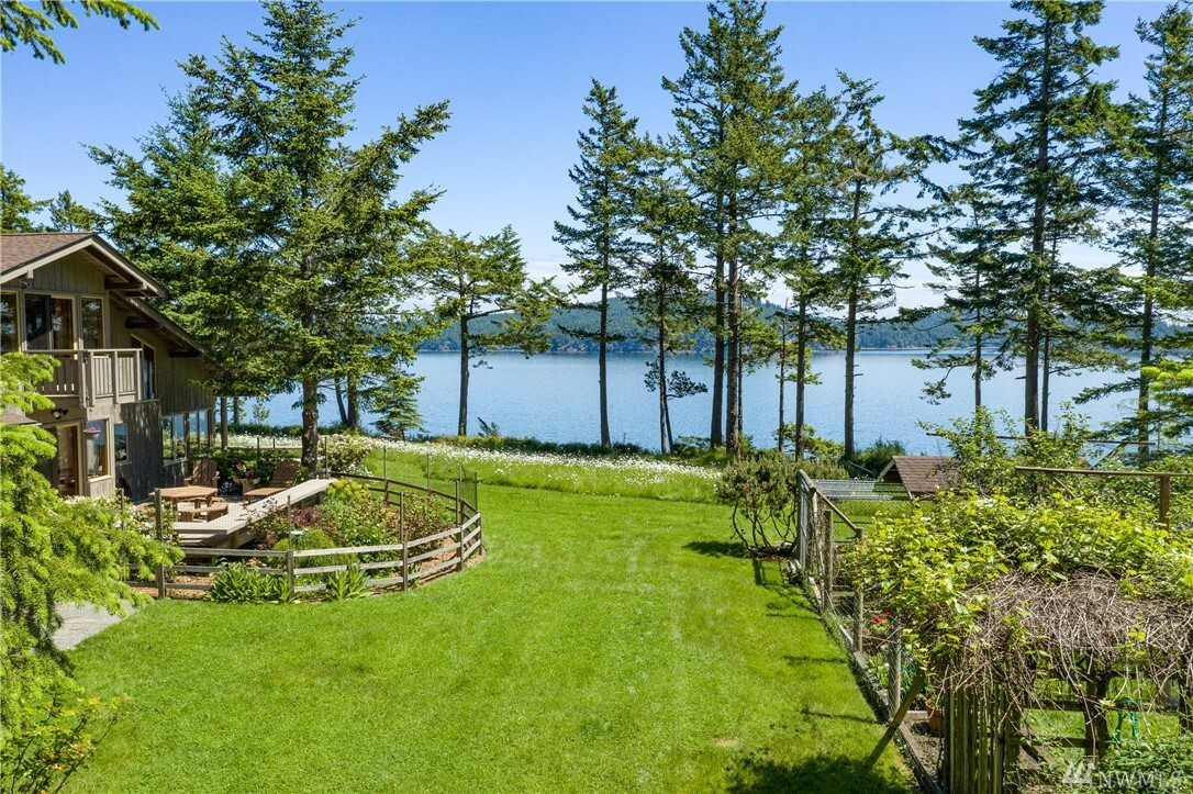 Property Photo: 2089 Bakerview Rd WA 98261