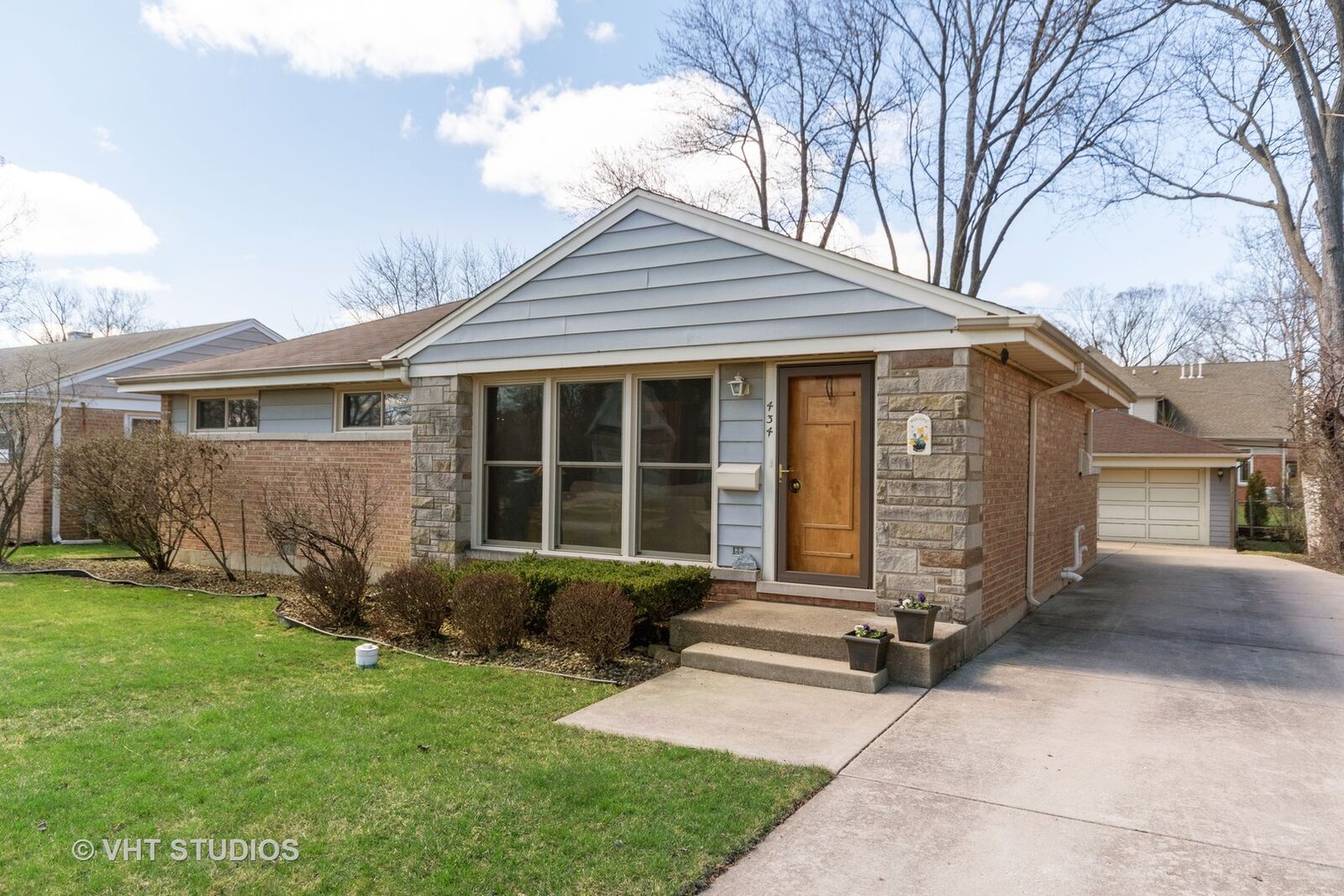 Property Photo:  434 North Ridgeland Avenue  IL 60126 