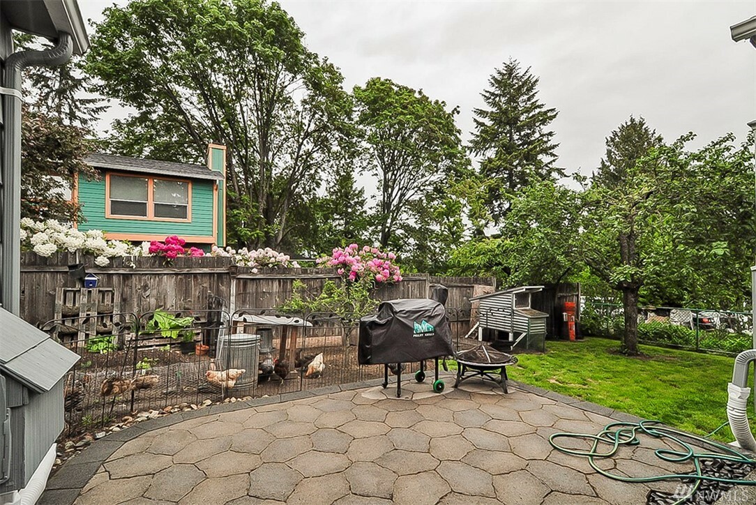 Property Photo:  3006 S 146th St  WA 98168 