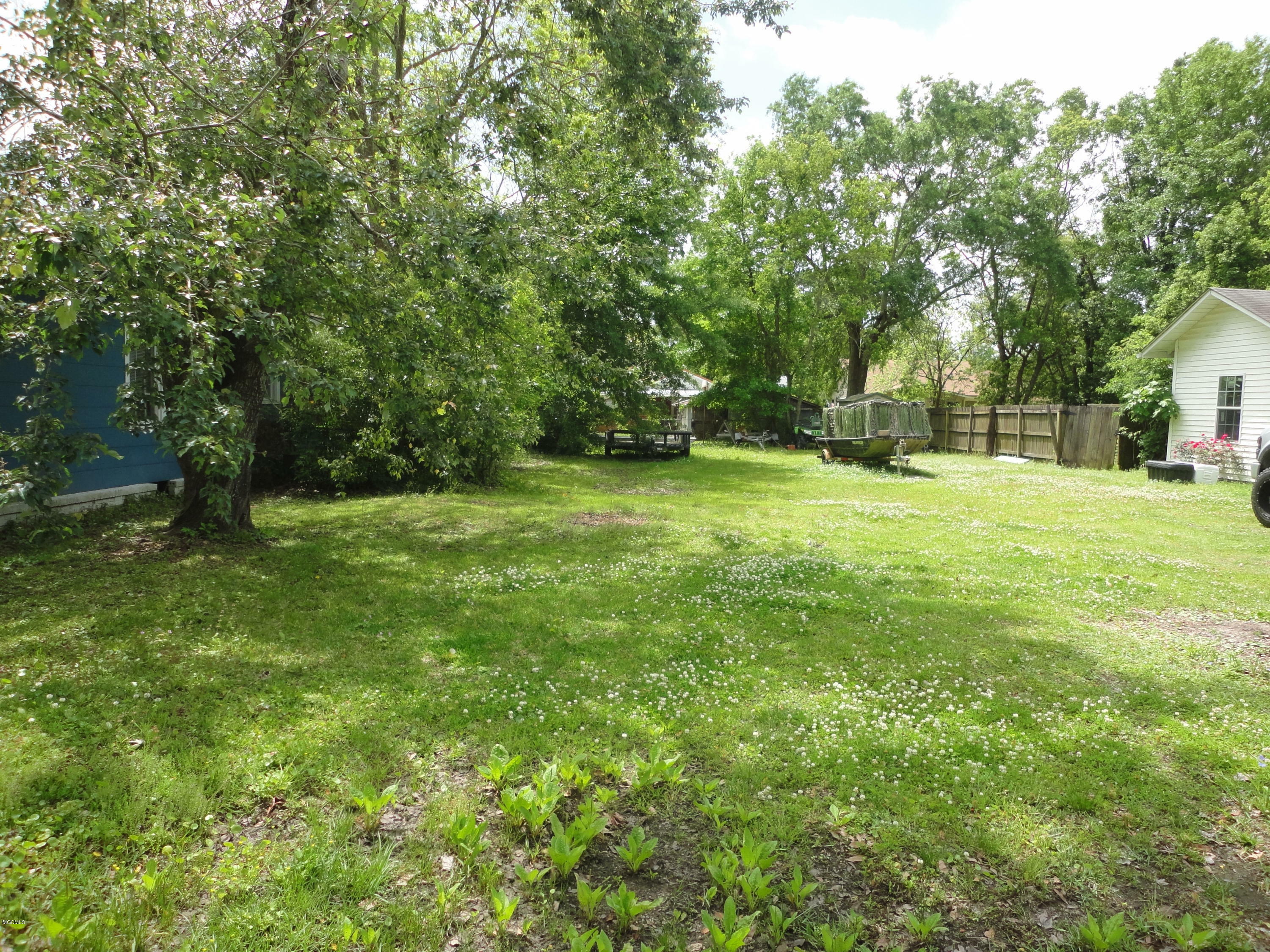 Property Photo:  810 Lafayette Avenue  MS 39567 