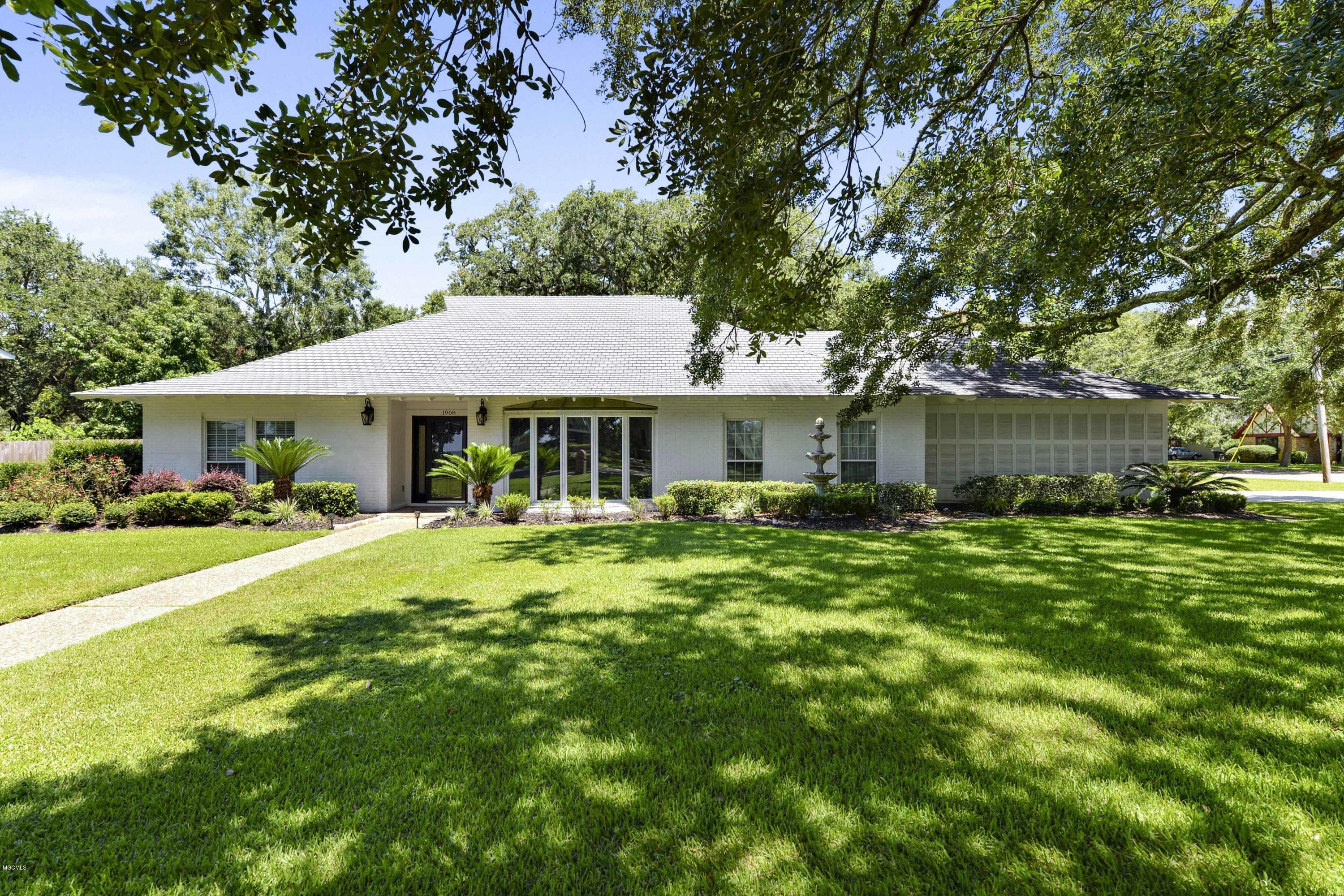 Property Photo:  1908 Waters Edge Drive  MS 39553 