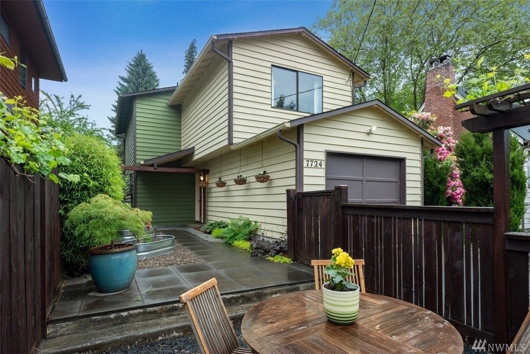Property Photo:  7724 37th Ave NE  WA 98115 