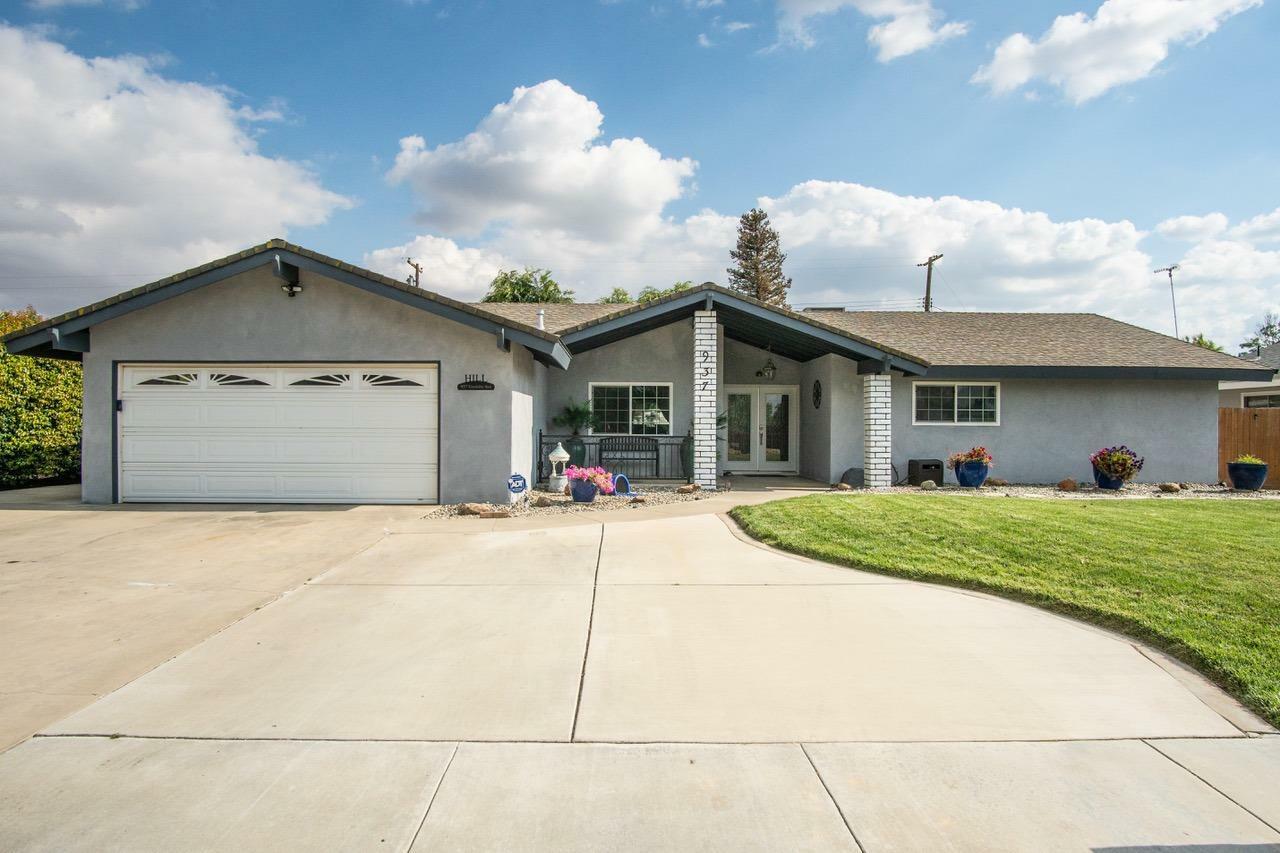 Property Photo:  937 Vandalia Avenue  CA 93257 