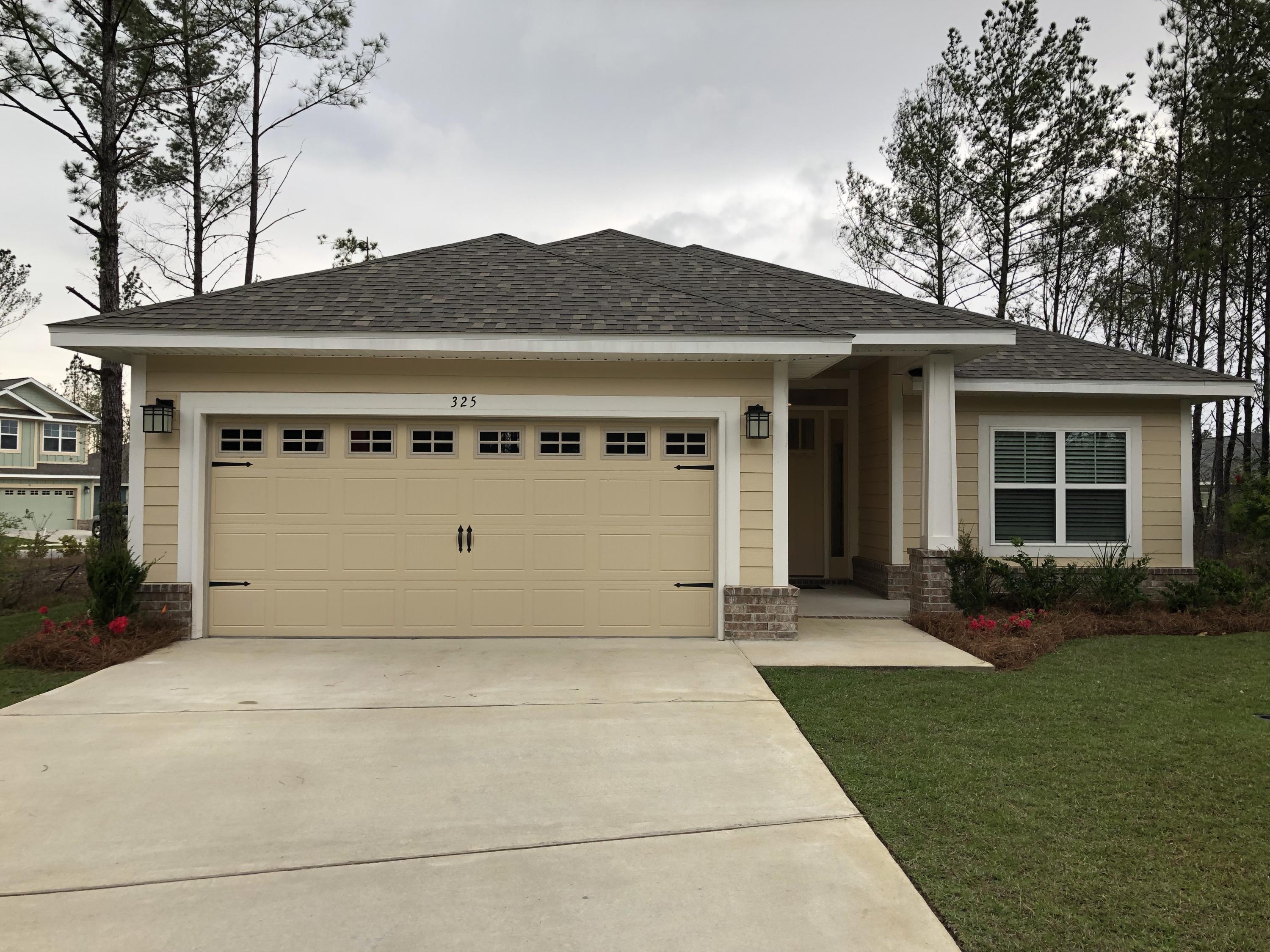 Property Photo: 427 Marquis Way FL 32439