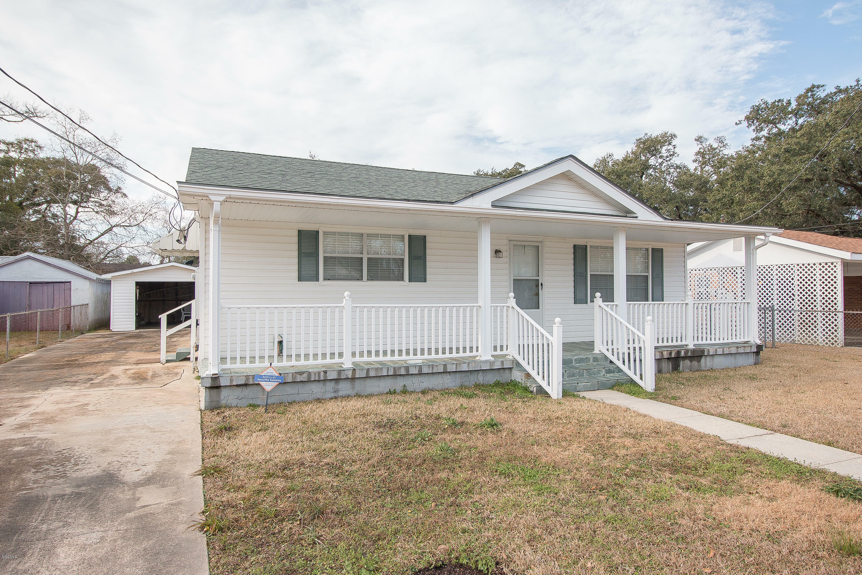 420 Demontluzin Avenue  Bay Saint Louis MS 39520 photo