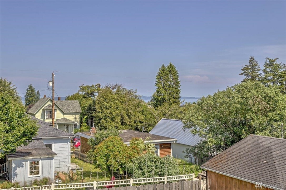 Property Photo:  928 Tyler St  WA 98368 