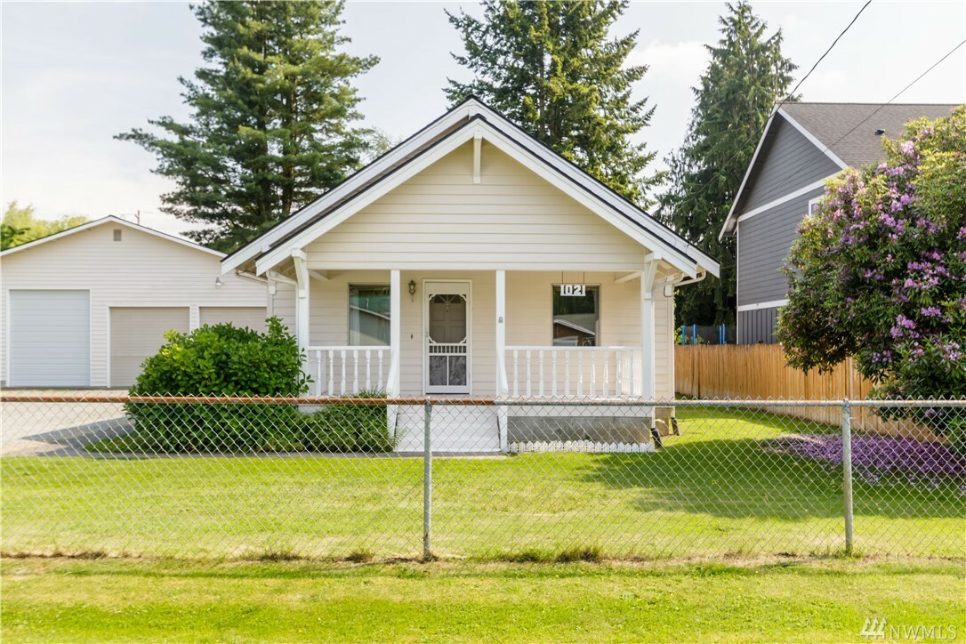 Property Photo:  1021 Bennett Street  WA 98284 