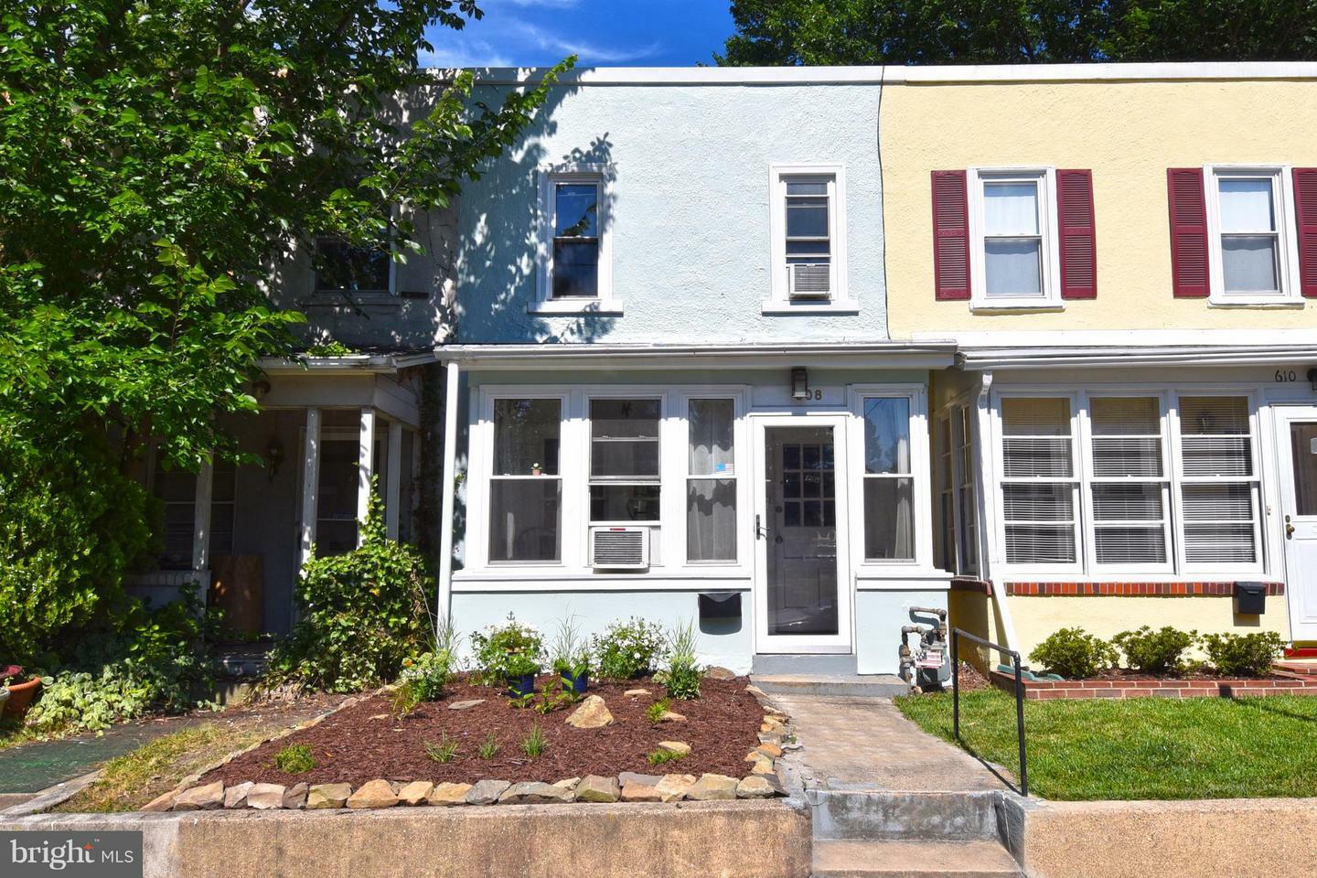 Property Photo:  608 Alfred Street N  VA 22314 