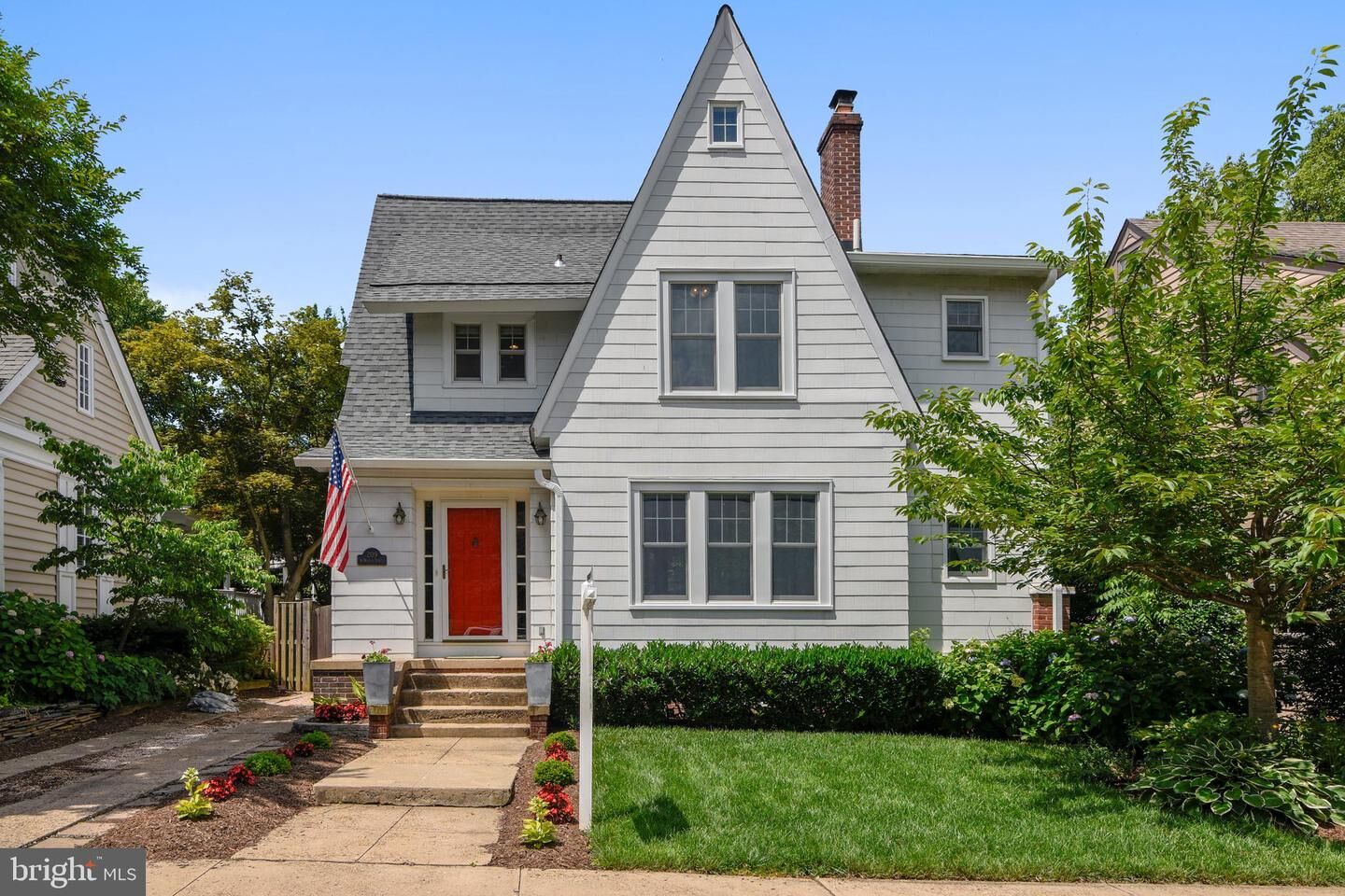 Property Photo: 209 W Myrtle Street VA 22301