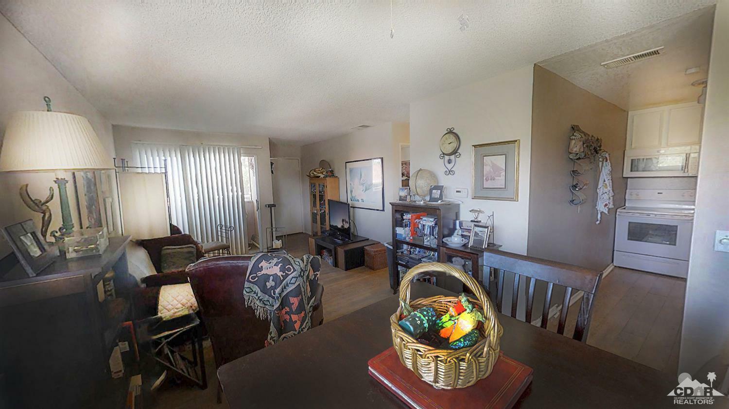 Property Photo:  470 N Villa Court 216  CA 92262 