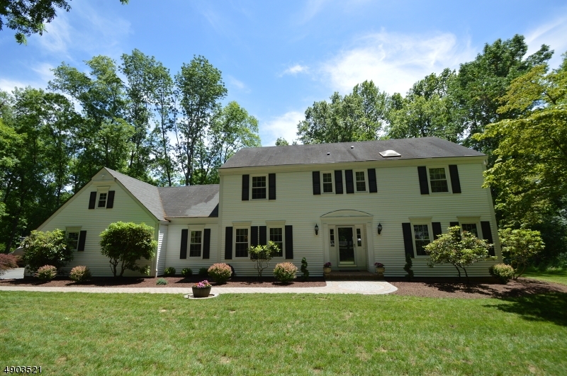 Property Photo:  25 Fieldstone Dr  NJ 07853 