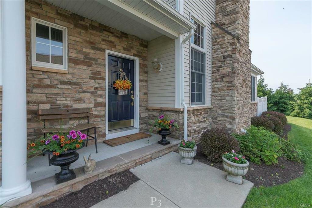 Property Photo:  480 Inverness Circle  PA 18042 