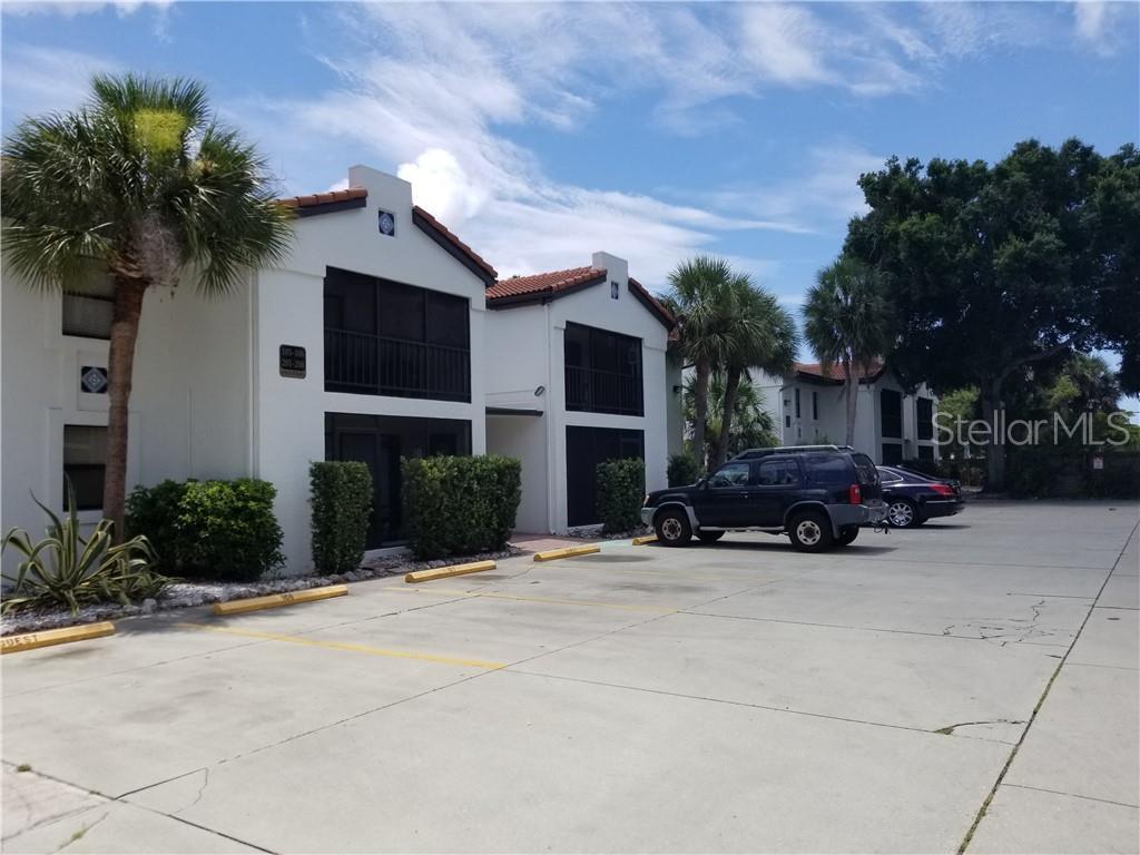 Property Photo: 631 N Orange Avenue 204 FL 34236