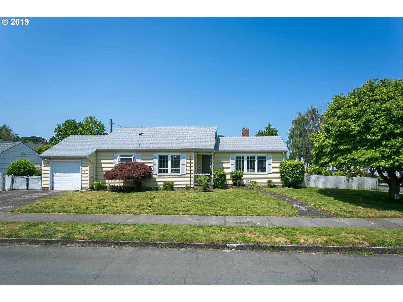 Property Photo:  4611 N Amherst St  OR 97203 