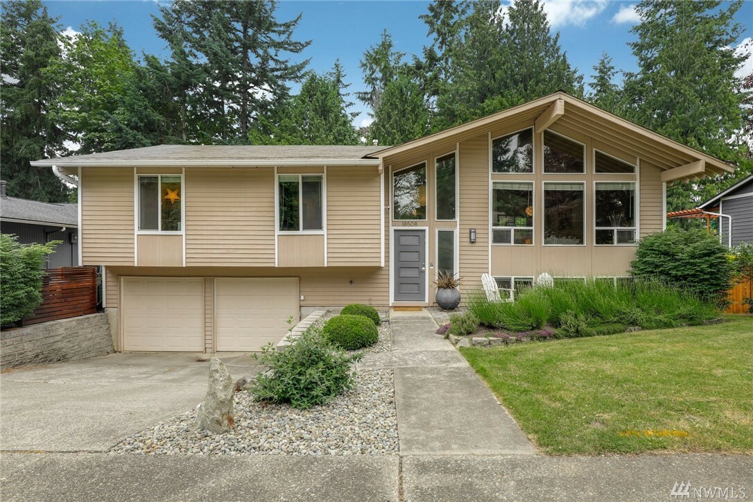 Property Photo: 18508 NE 21st St WA 98052