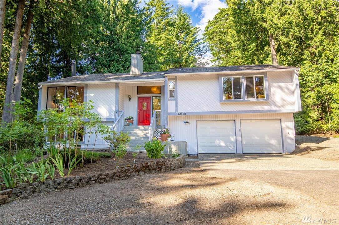 Property Photo:  24720 SE Mirrormont Place  WA 98027 