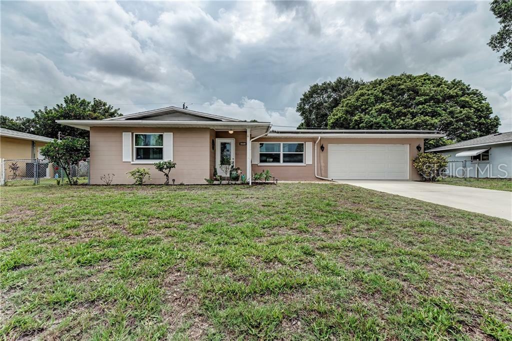 Property Photo:  3006 Norwich Drive W  FL 34205 