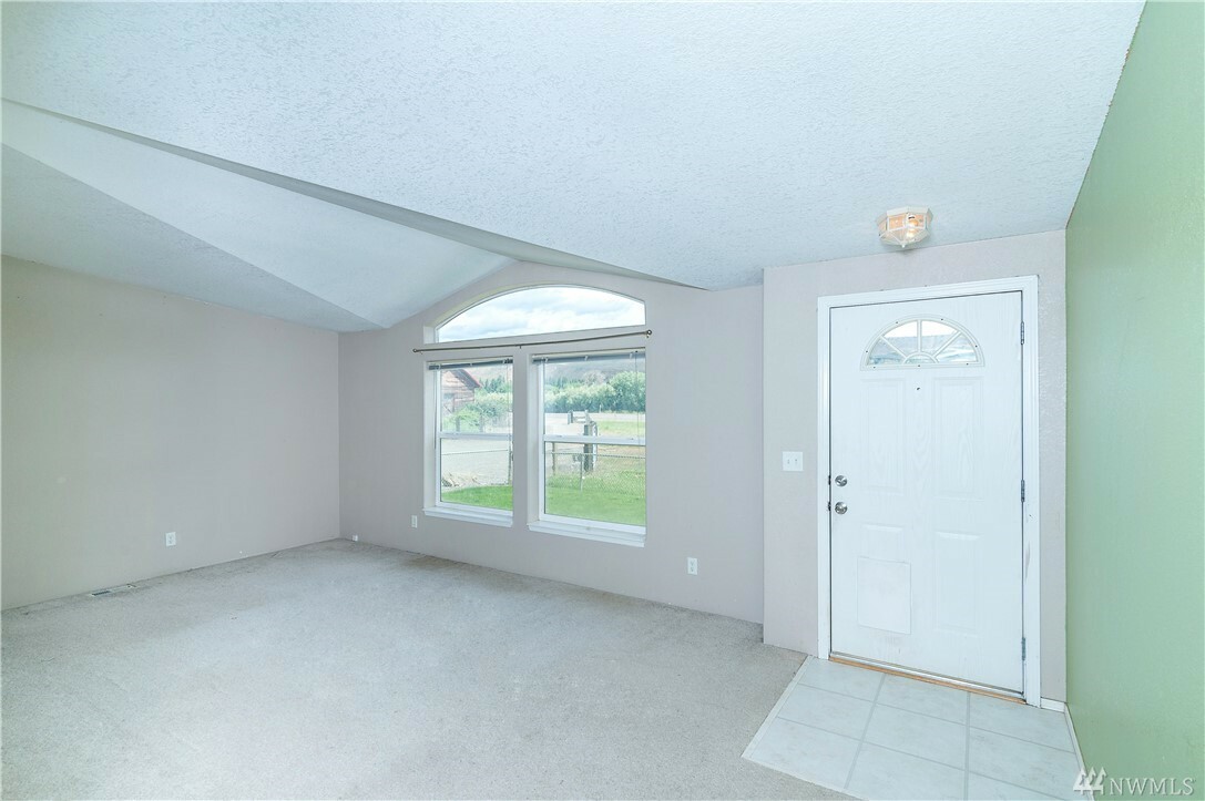 Property Photo: 10021 N Thorp Hwy WA 98946