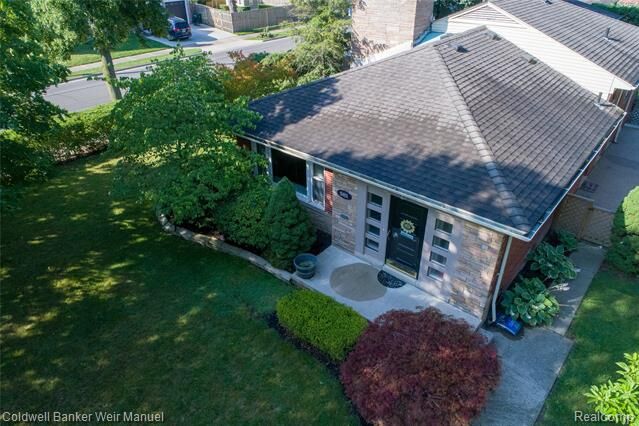 Property Photo:  581 Fisher Road  MI 48230 