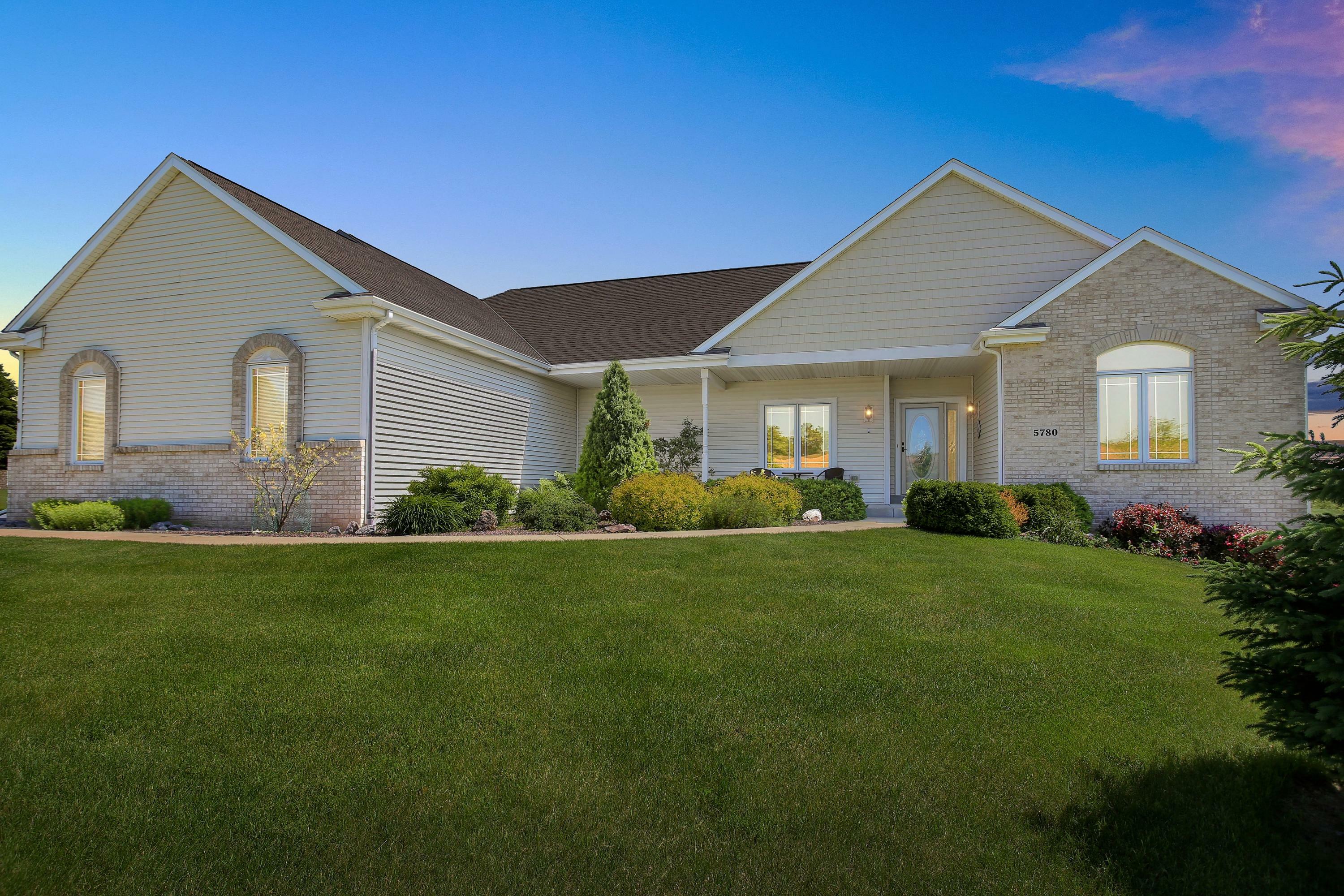 Property Photo: 5780 Steeple Ln WI 53090