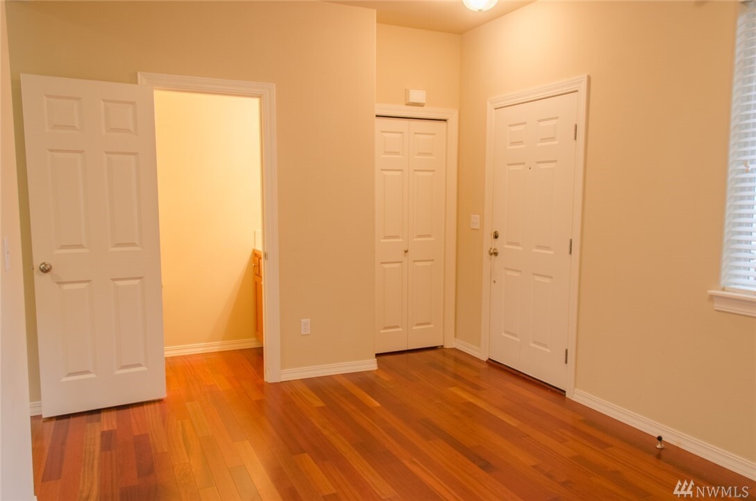 Property Photo: 24036 39th Lane SE WA 98021