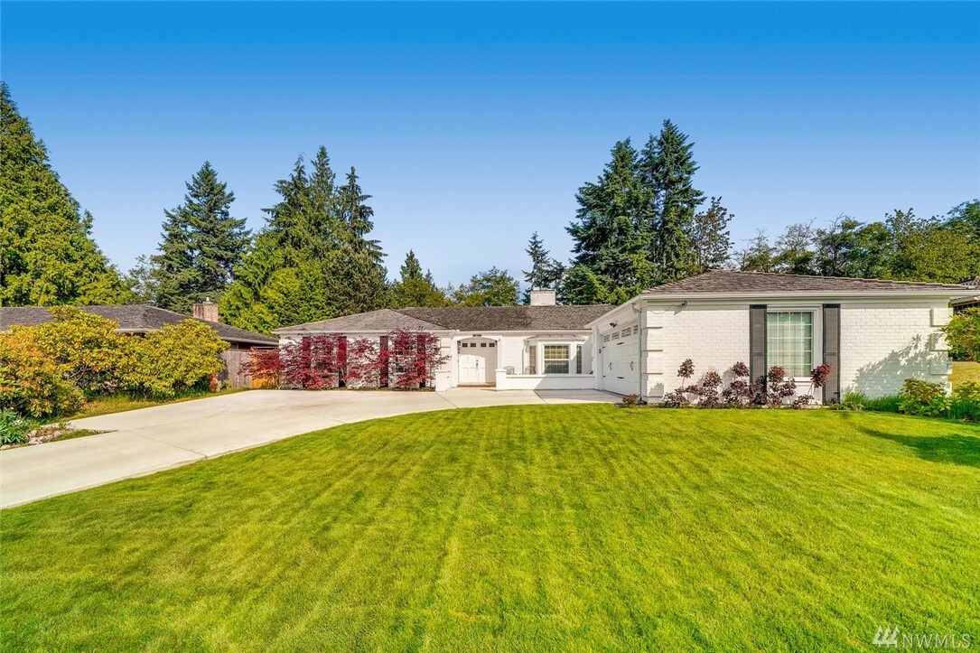 Property Photo: 4827 Glenhaven Dr WA 98203