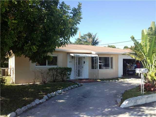 Property Photo:  3200 NW 213 St  FL 33056 